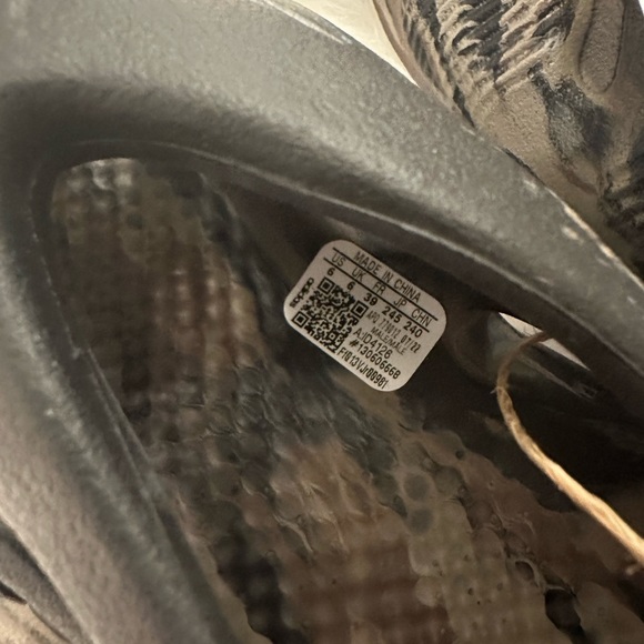 100% Authentic YEEZY FOAM RNR - Picture 5 of 9